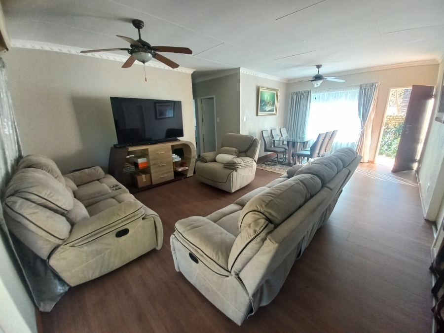 3 Bedroom Property for Sale in Safari Gardens North West